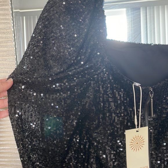 ✨✨🪩RAMY BROOK NEW YORK sequins zipper back cap sleeve blouse 😎 - Picture 9 of 12